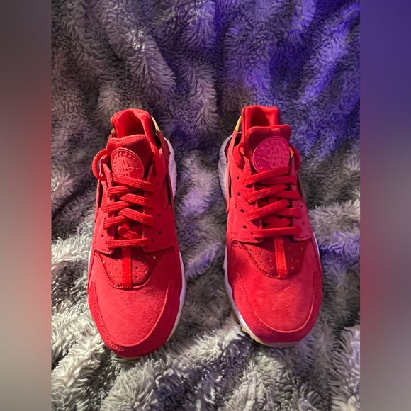Nike Womens Air Huarache Run SD (red & gum sole) - Picture 5 of 11